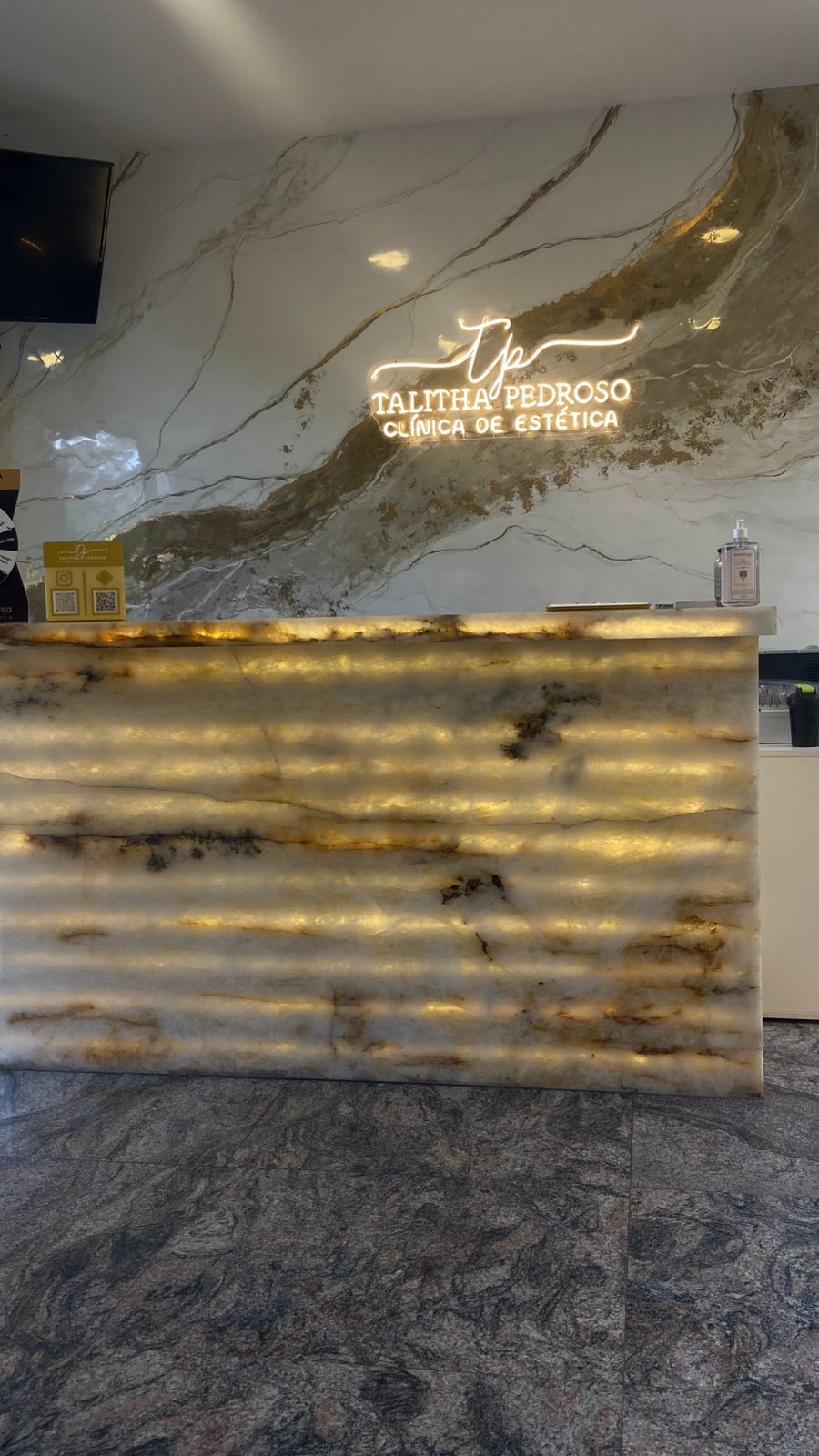 Painéis Retroiluminados — executado pela Marmoraria DJK